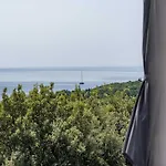 - Two Bedroom With Terrace And Sea View Apartman *