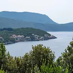 - Two Bedroom With Terrace And Sea View Molunat