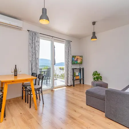 公寓 - Two Bedroom With Terrace And Sea View 莫鲁纳特