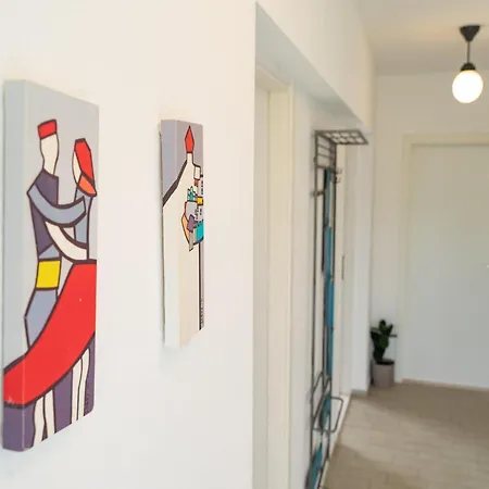 - Two Bedroom With Terrace And Sea View 公寓 莫鲁纳特