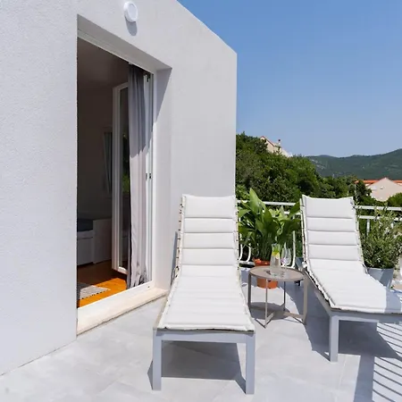 - Two Bedroom With Terrace And Sea View *