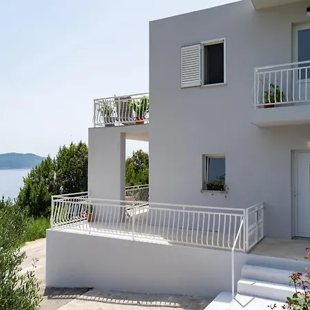 - Two Bedroom With Terrace And Sea View *