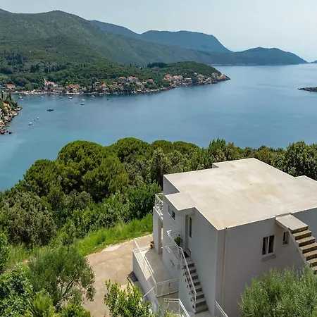 - Two Bedroom With Balcony And Sea View *
