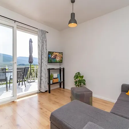 Apartmán - Two Bedroom With Balcony And Sea View *