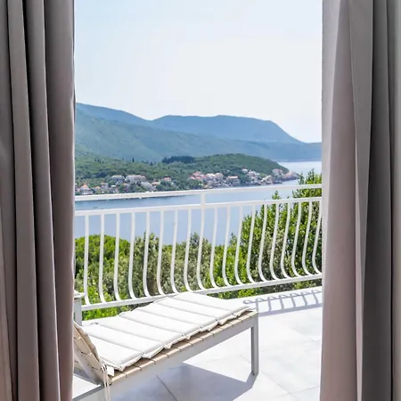 - Two Bedroom With Balcony And Sea View