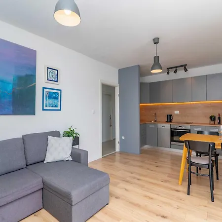 - Two Bedroom With Balcony And Sea View Apartmán *