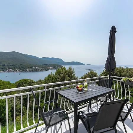 - Two Bedroom With Balcony And Sea View *
