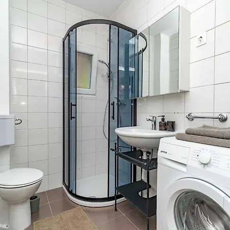 - Two Bedroom With Balcony And Sea View Apartmán