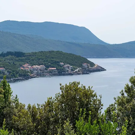 - Two Bedroom With Terrace And Sea View Molunat