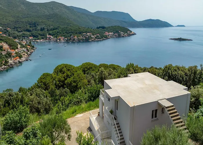 - Two Bedroom With Terrace And Sea View *