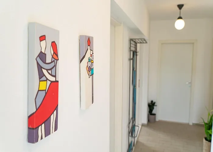 - Two Bedroom With Terrace And Sea View 아파트 몰루나트