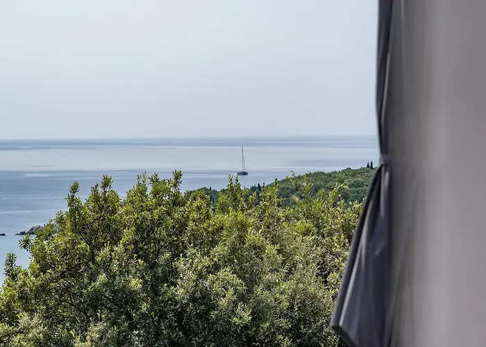 - Two Bedroom With Terrace And Sea View 아파트 *