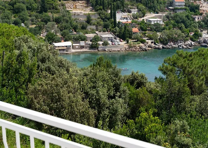 - Two Bedroom With Terrace And Sea View 아파트 몰루나트