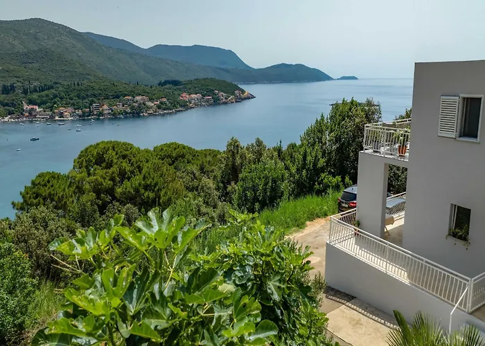 - Two Bedroom With Terrace And Sea View *