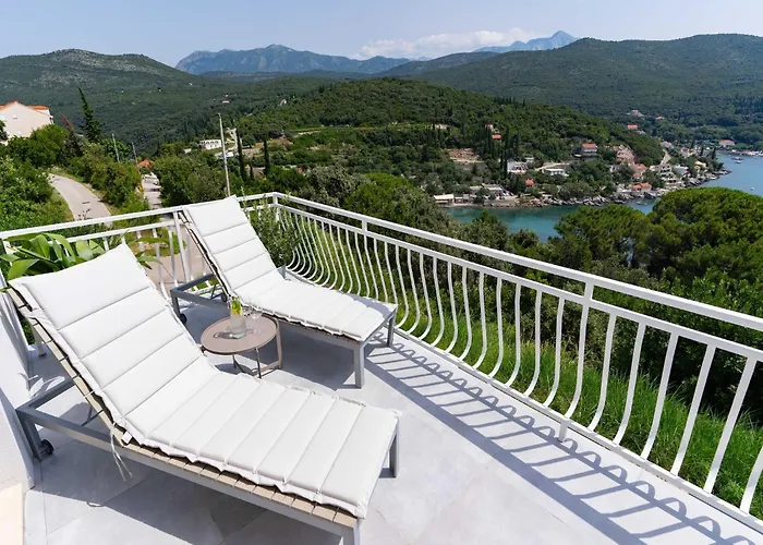 - Two Bedroom With Terrace And Sea View 아파트