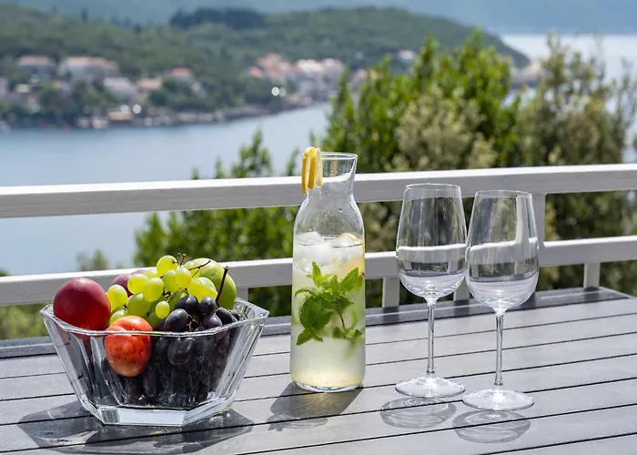 - Two Bedroom With Terrace And Sea View 아파트 몰루나트