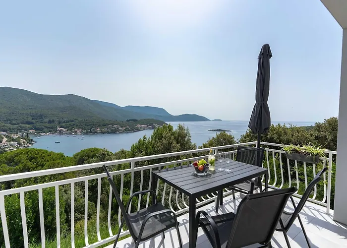 - Two Bedroom With Terrace And Sea View *