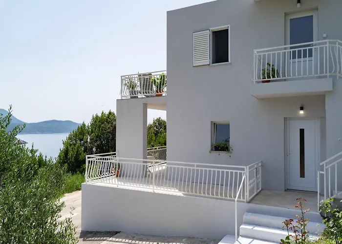 - Two Bedroom With Terrace And Sea View *