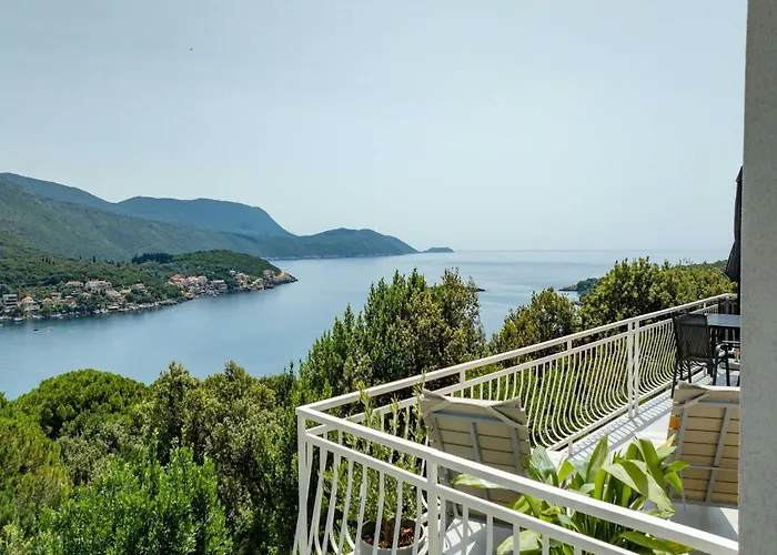 아파트 - Two Bedroom With Terrace And Sea View 몰루나트